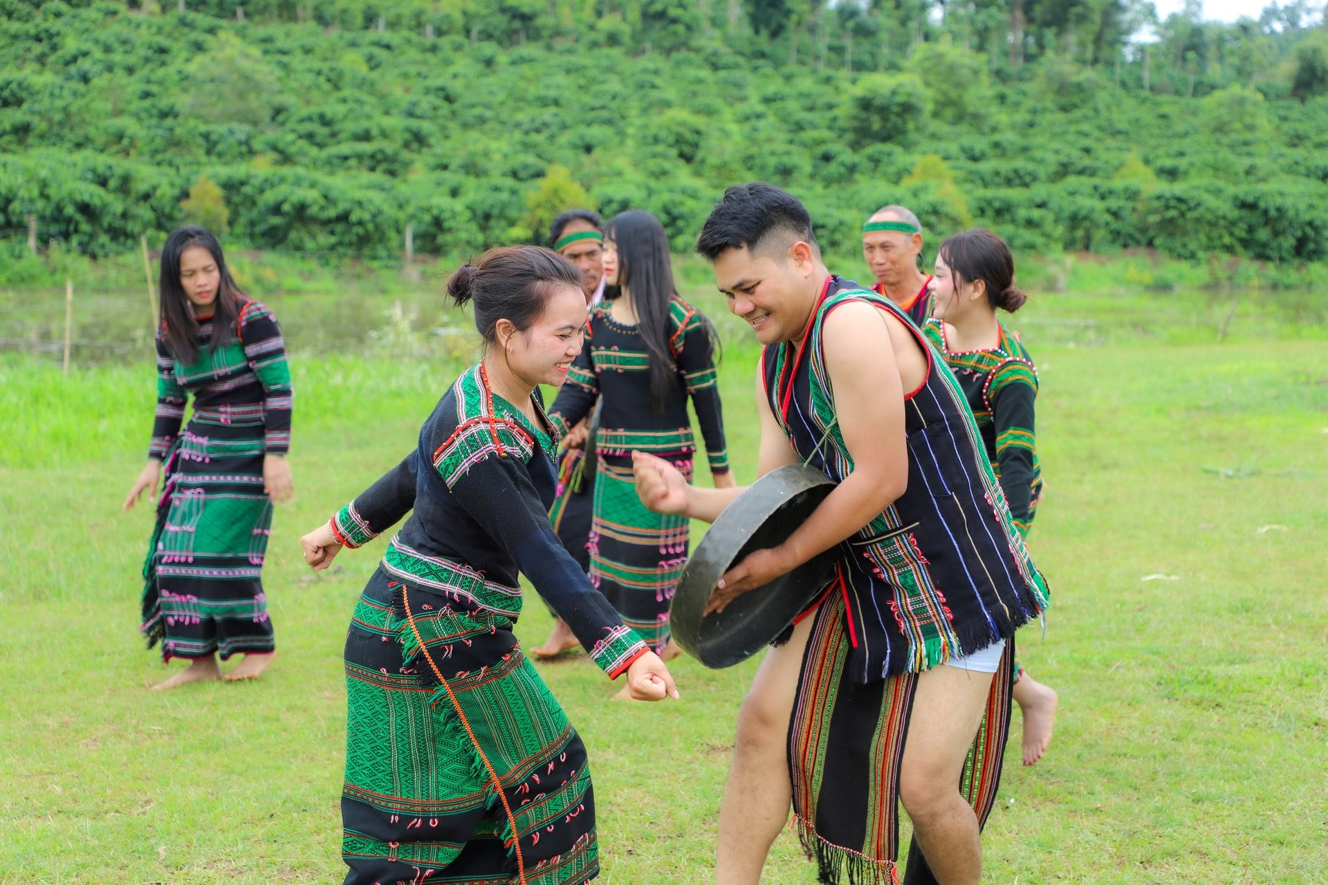 3-nhip-mua-m-nong-hoa-cung-tieng-chieng-vang-vong-giua-dai-ngan.jpg