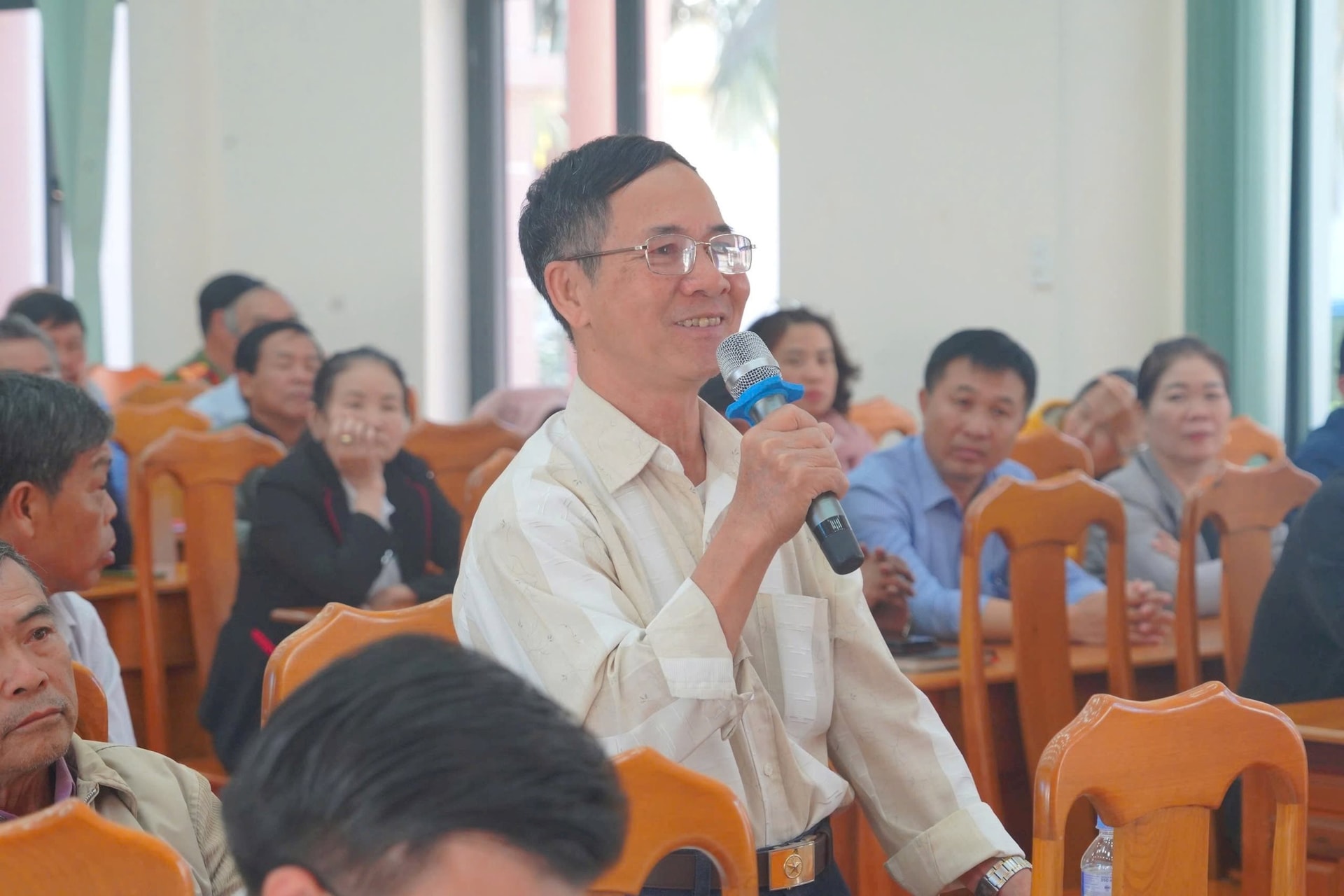 dai-dien-cu-tri-phat-bieu-tai-hoi-nghi5(1).jpg