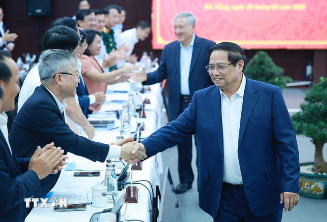 ttxvn-thu-tuong-lam-viec-voi-ban-thuong-vu-thanh-uy-da-nang-8612805-6.jpg