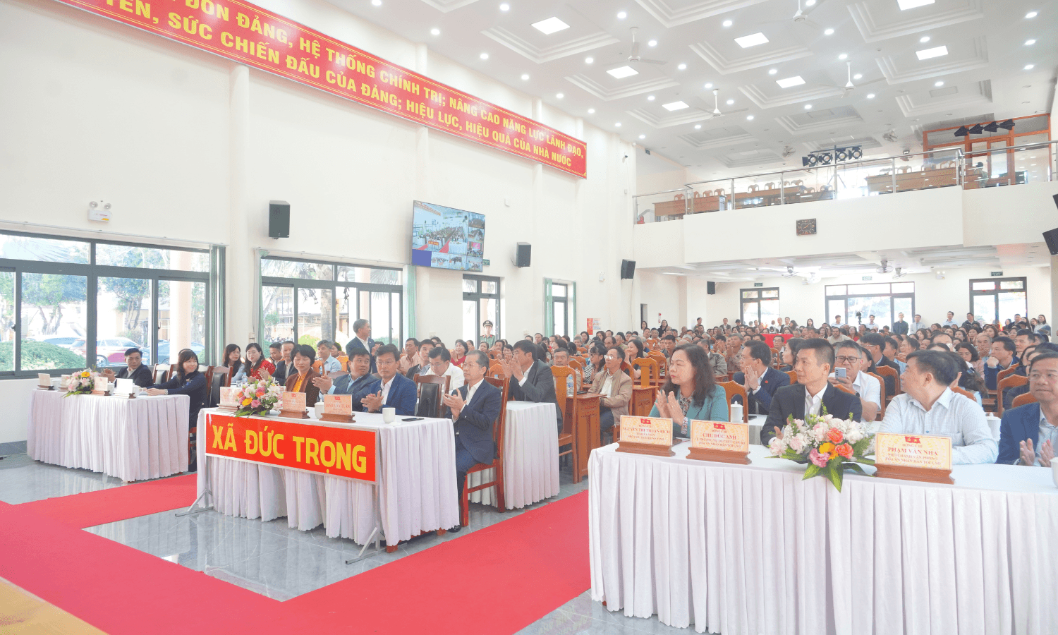 quan-canh-hoi-nghi-fn.png