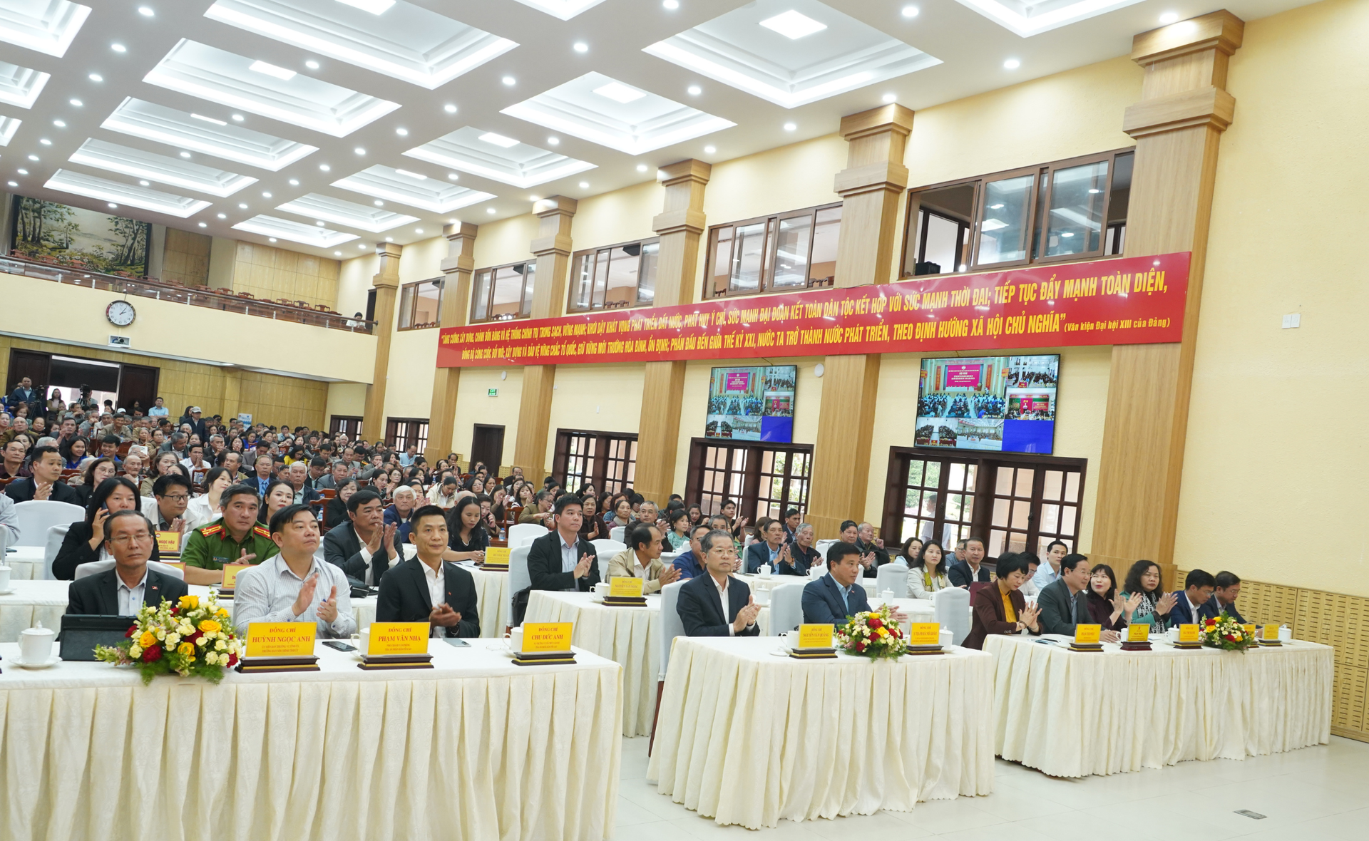 quang-canh-hoi-nghi-1(1).png