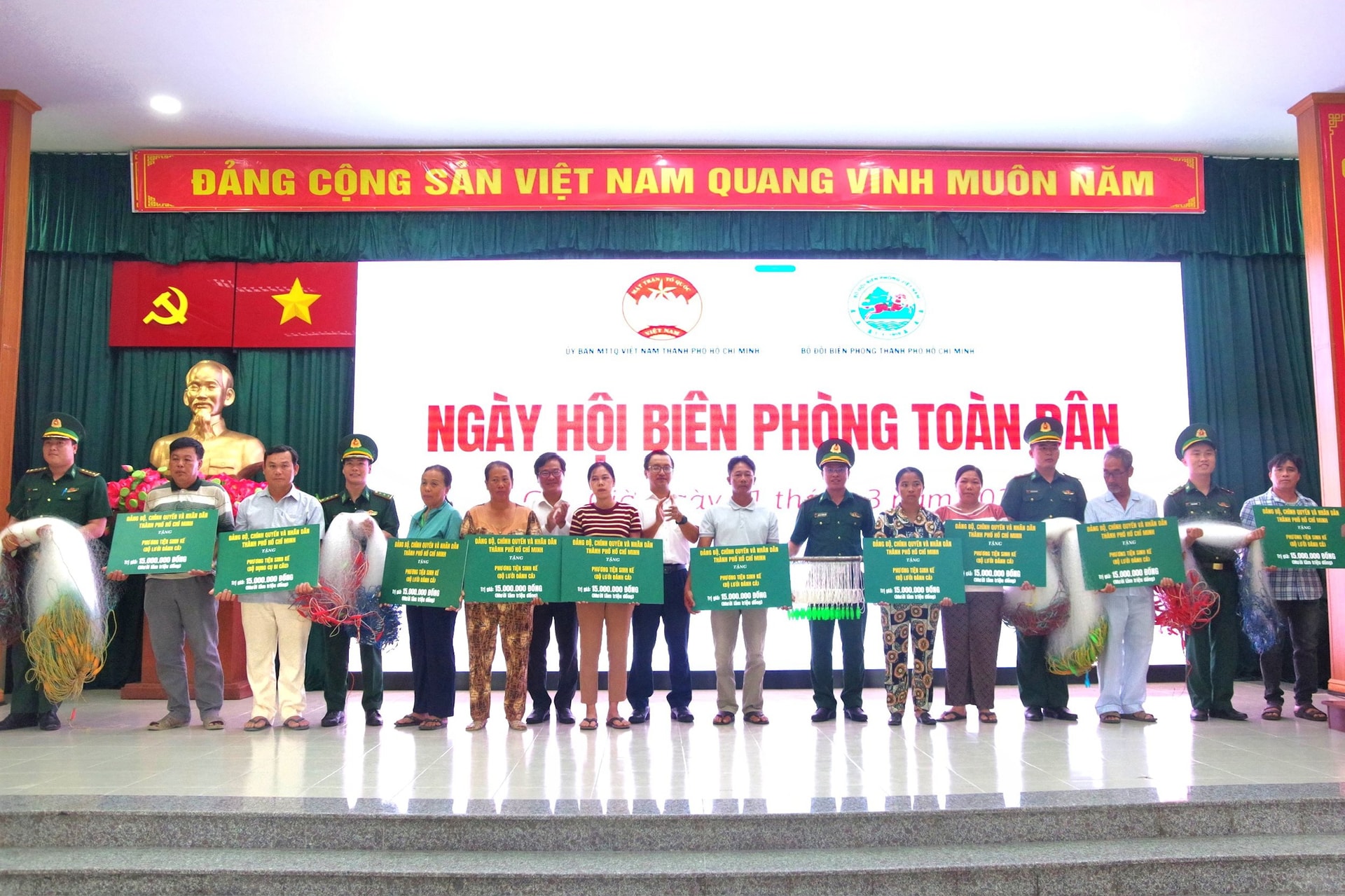5.-trao-tang-phuong-tien-sinh-ke.jpg