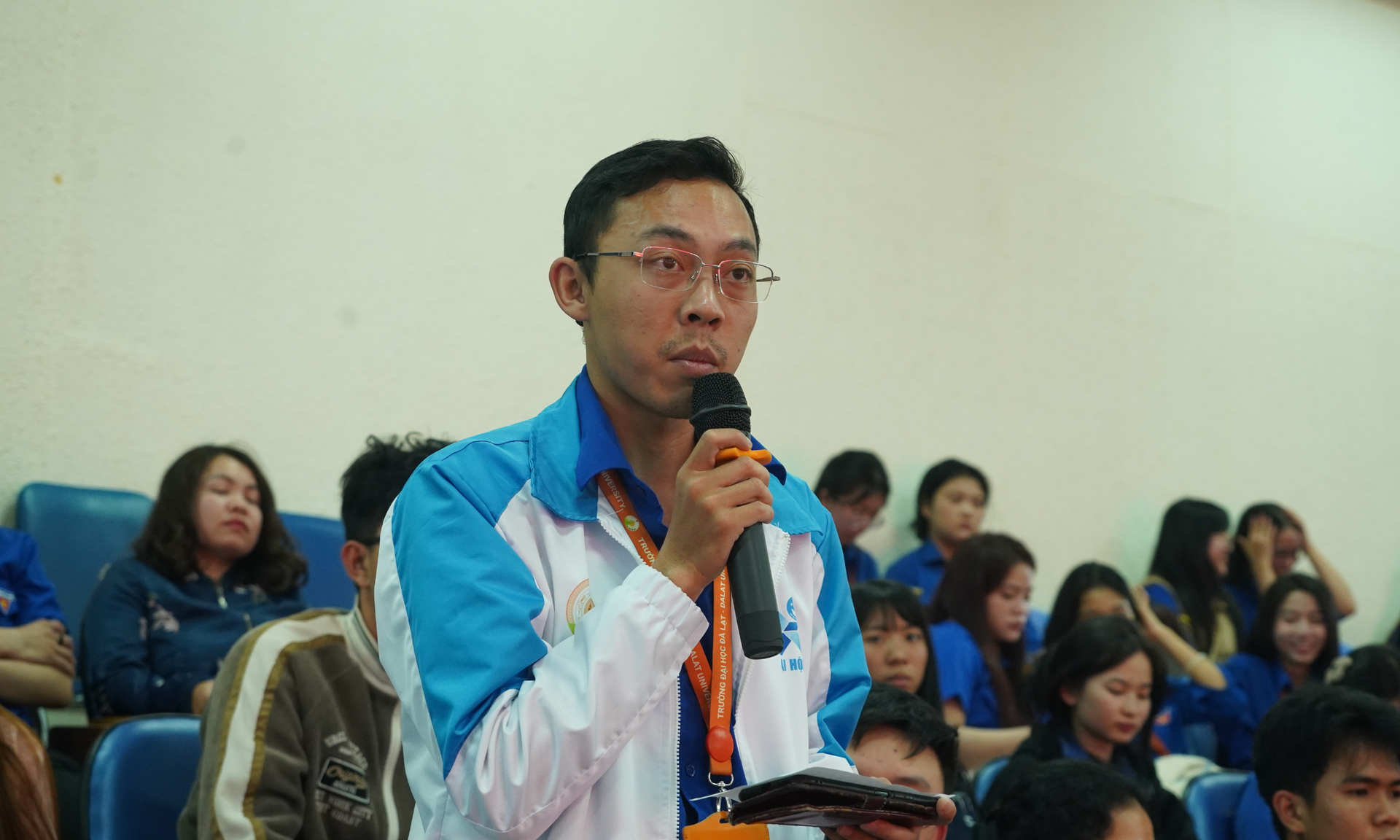 cu-tri-ho-tuan-anh-sinh-vien-khoa-vat-ly-va-ky-thuat-hat-nhan-truong-dai-hoc-da-lat-bay-to-nguyen-vong-tai-hoi-nghi.png