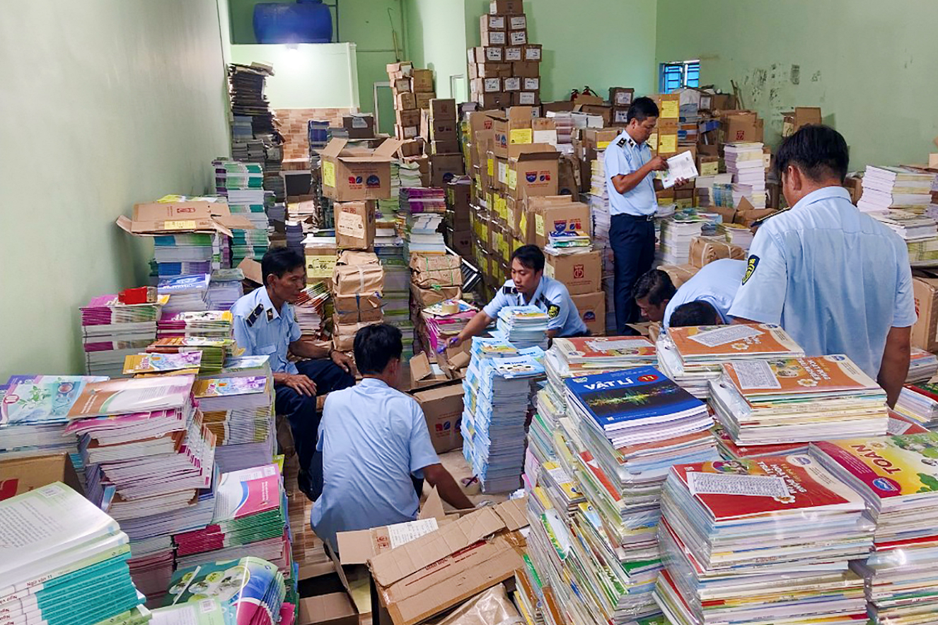 Lĩnh án 7 năm tù vì buôn bán gần 80.000 cuốn sách giáo khoa giả