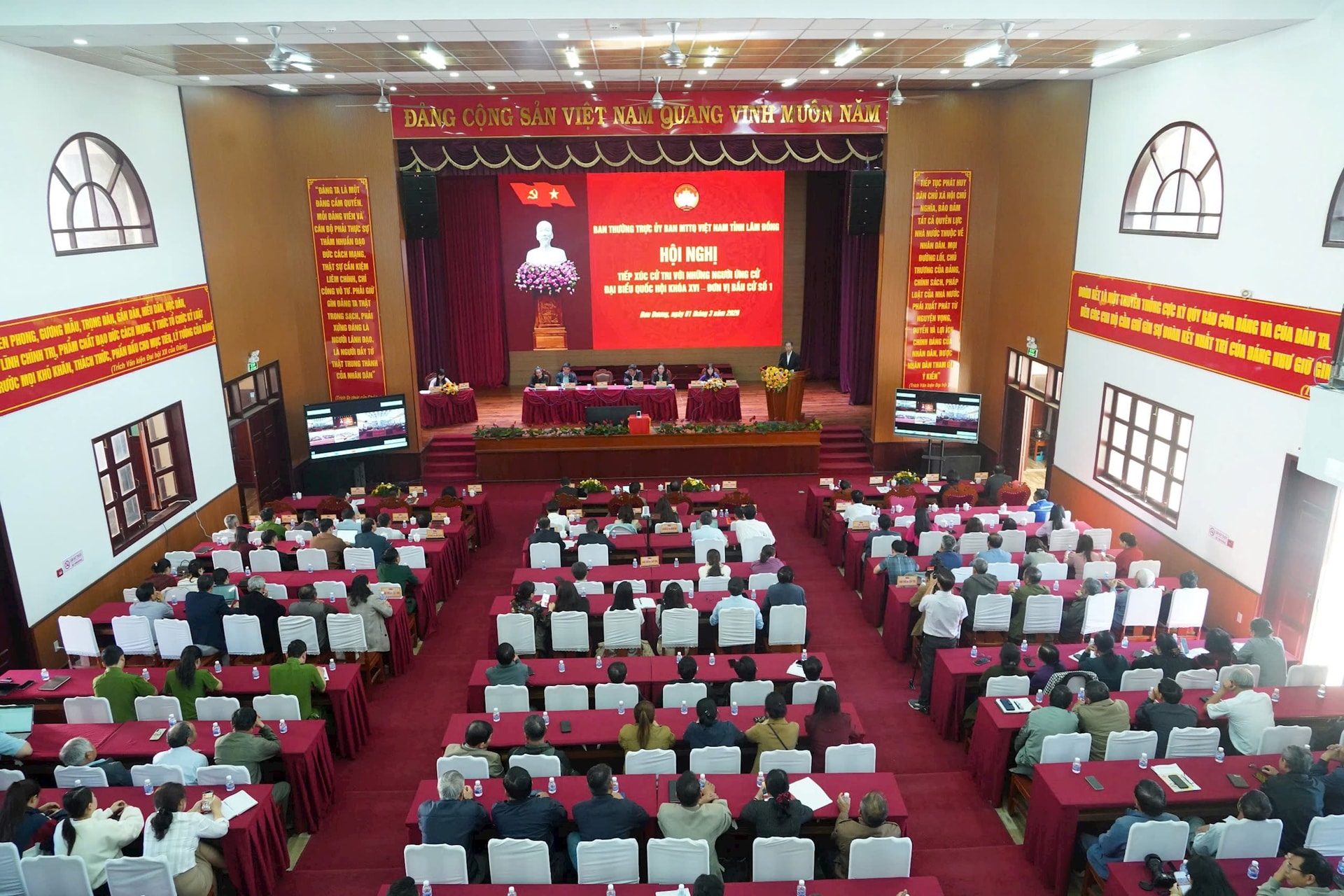 quang-canh-hoi-nghi-fnfn.jpg