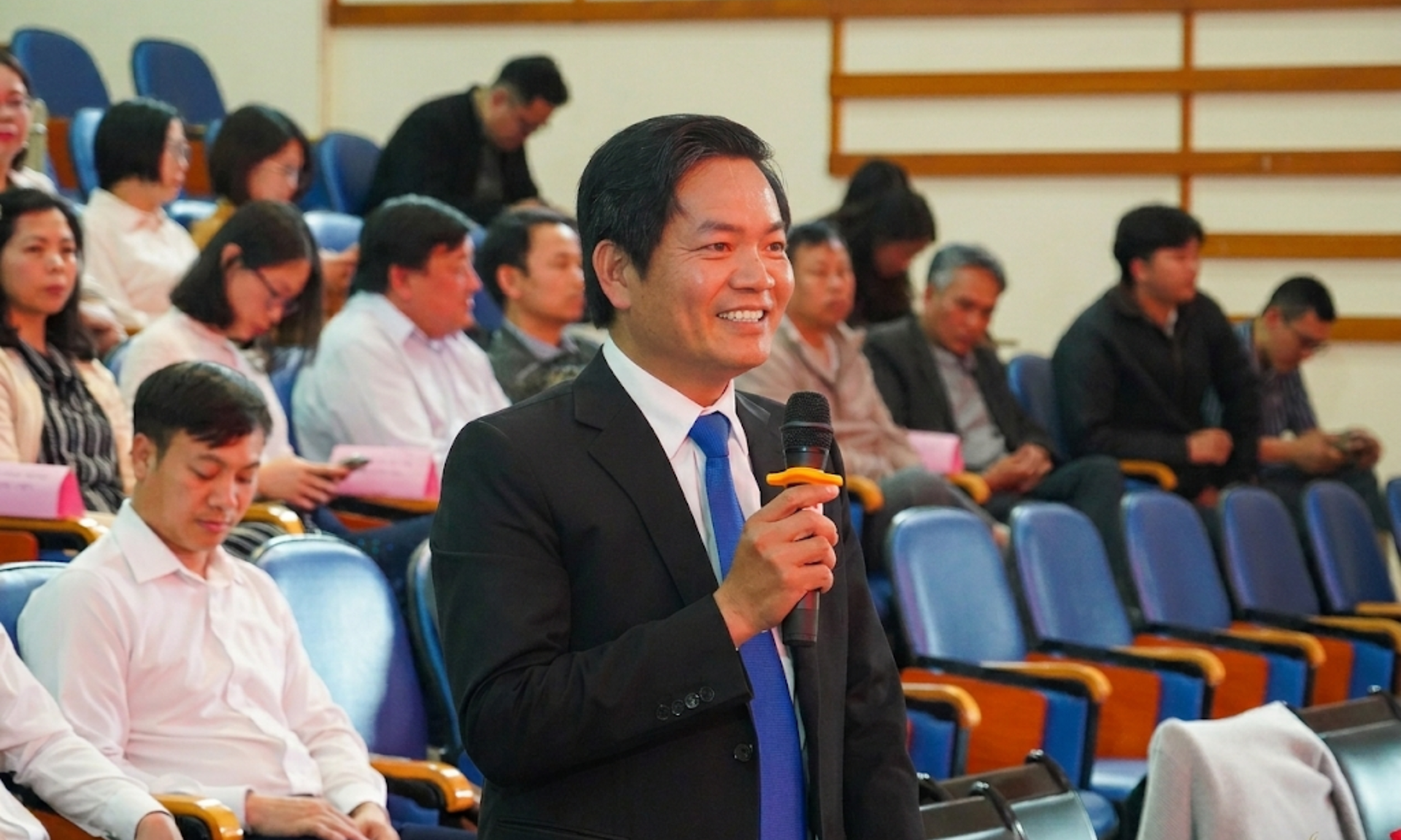 thay-mai-minh-nhat-bi-thu-dang-uy-truong-dai-hoc-da-lat(1).png