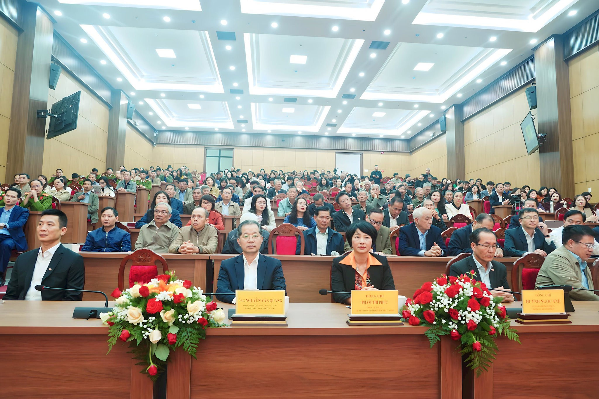 cac-dai-bieu-tham-du-tai-hoi-nghi.jpg