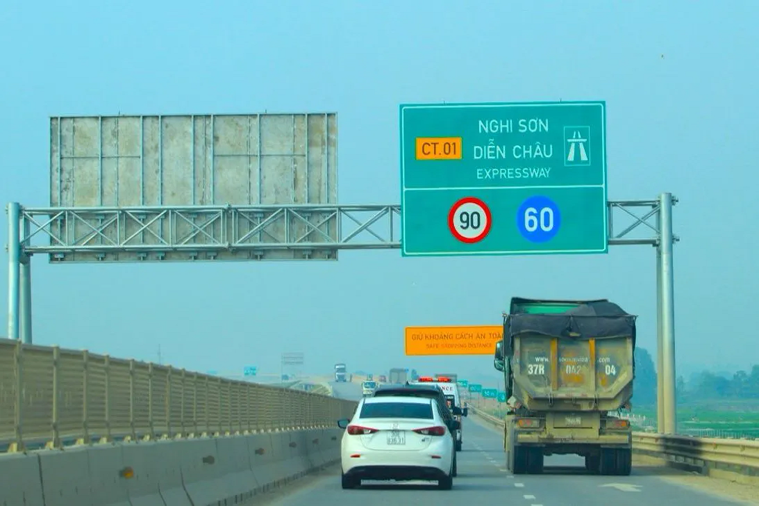 Bắt đầu thu phí 5 tuyến đường cao tốc Bắc - Nam phía Đông từ đêm nay