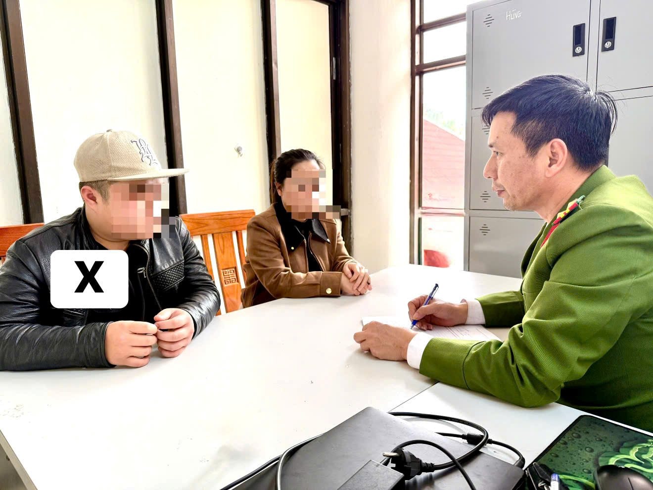 Triệu tập nhóm học sinh lớp 11 dùng súng nhựa 