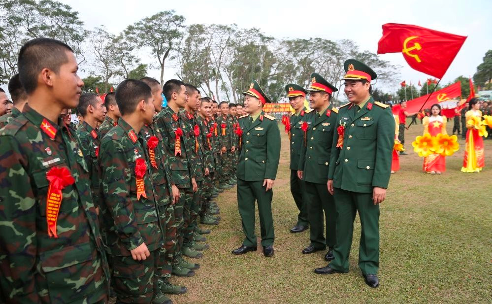tu-lenh-quan-khu-3-tham-trung-doan-2.jpg