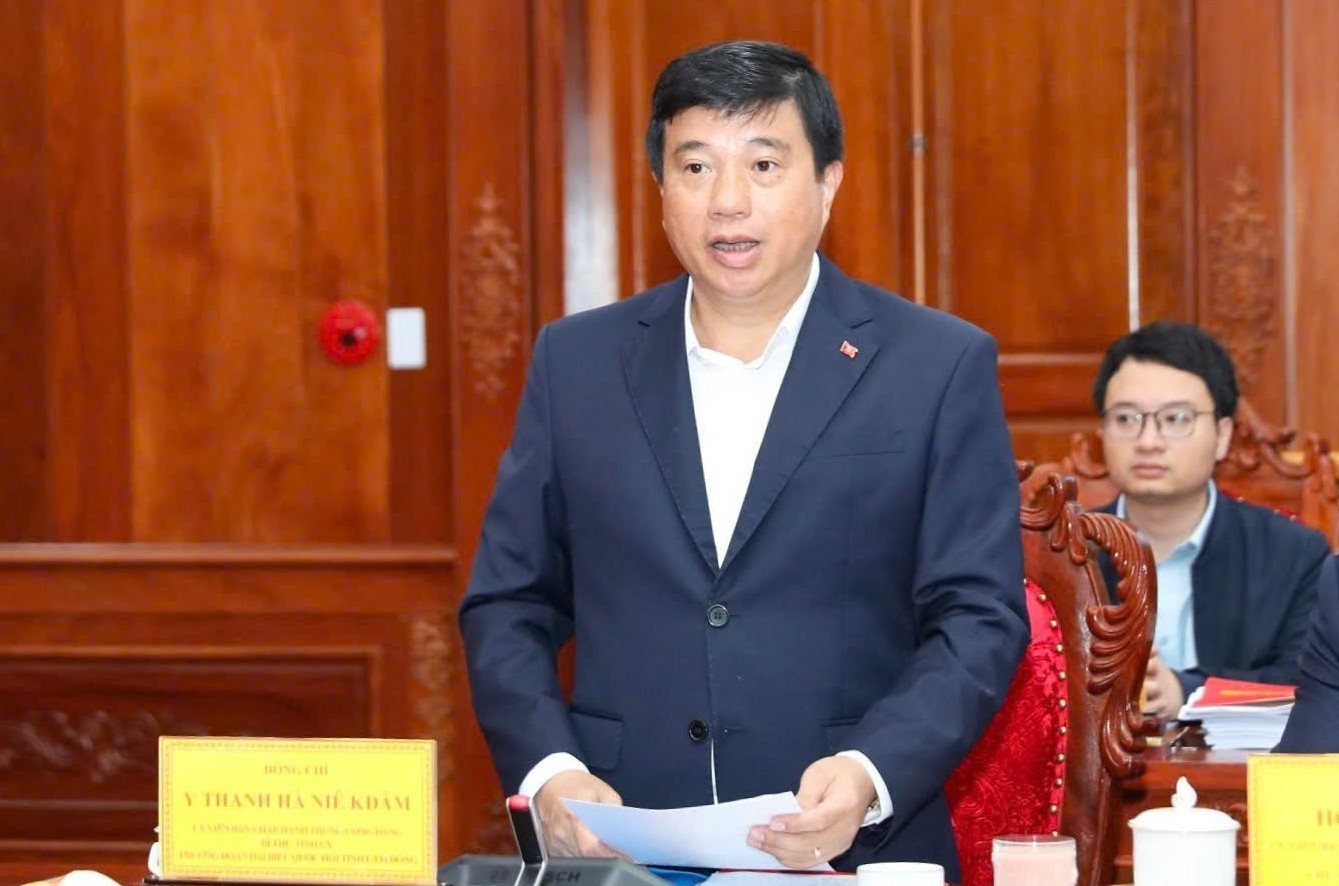 dong-chi-y-thanh-ha-nie-kdam-uy-vien-trung-uong-dang-bi-thu-tinh-uy-lam-dong-bao-cao-voi-doan-cong-tac-cua-pho-thu-tuong-thuong-truc-chinh-phu(1).jpg