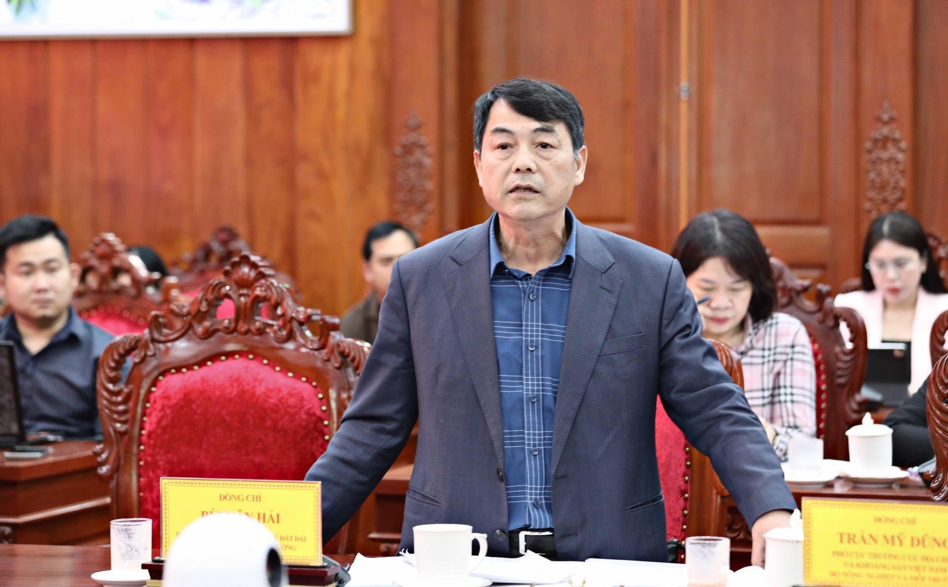 pho-cuc-truong-cuc-quan-ly-dat-dai-bo-nong-nghiep-va-moi-truong-bui-van-hai-thong-tin-va-dinh-huong-giai-phap-thao-go-kho-khan-cac-du-an.jpg
