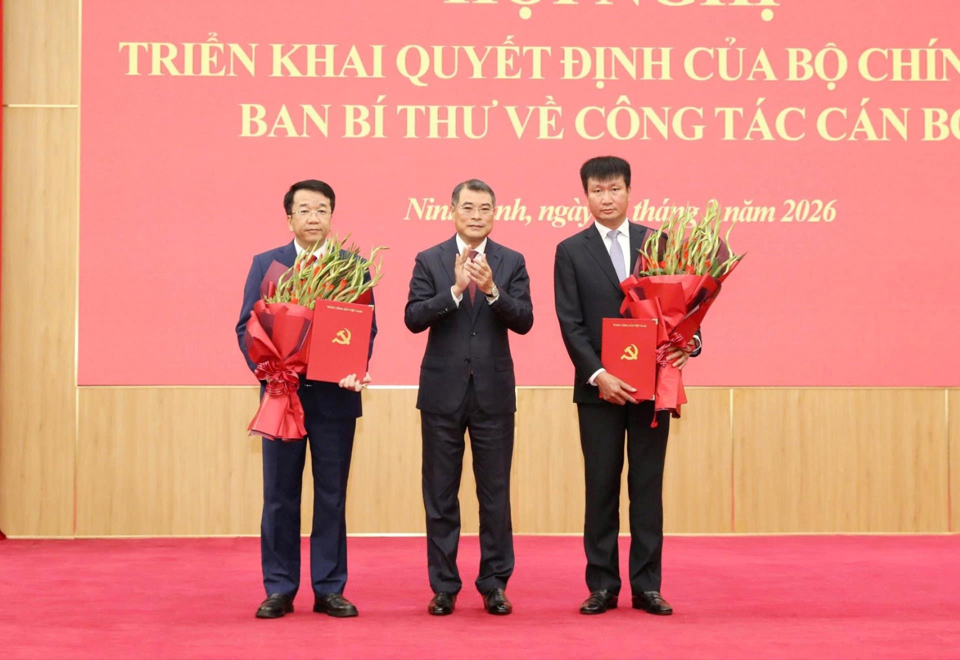 trao_quyet_dinh2(1).jpg