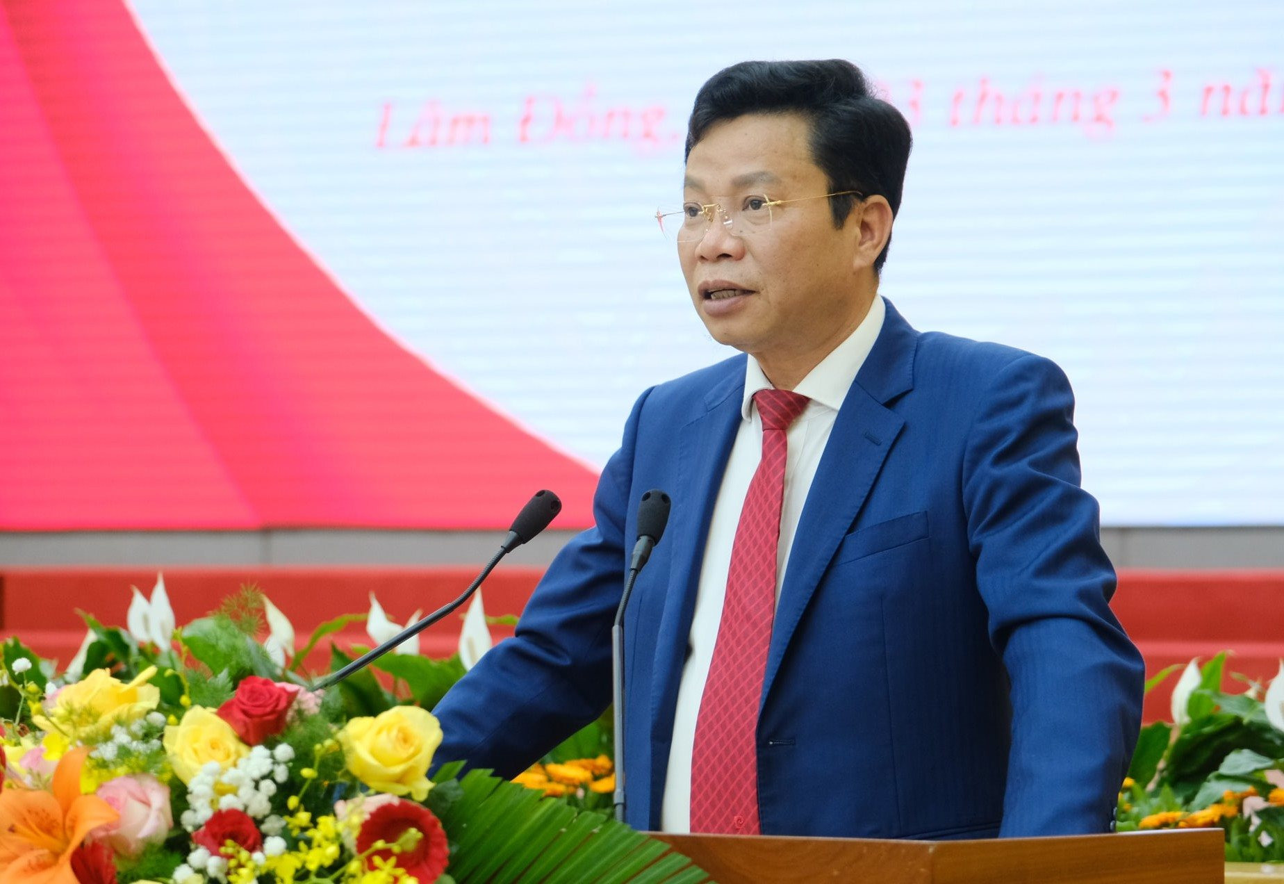 3-ong-luu-van-trung-pho-bi-thu-tinh-uy-chu-tich-hdnd-tinh-lam-dong-phat-bieu-khai-mac-ky-hop.jpg