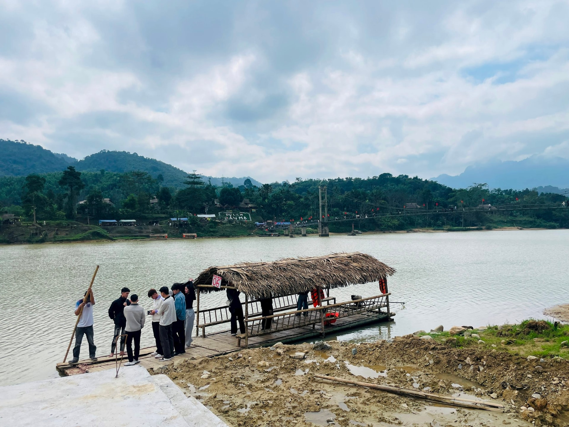 Xử lý hoạt động chở khách ngắm cảnh tự phát trên sông Chu