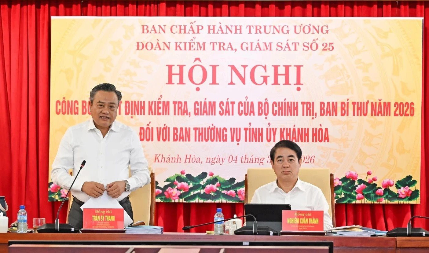 3-dong-chi-tran-sy-thanh-truong-doan-kiem-tra-phat-bieu-dinh-huong-ve-cong-tac-kiem-tra-giam-sat-doi-voi-ban-thuong-vu-tinh-uy-khanh-hoa(1).jpg
