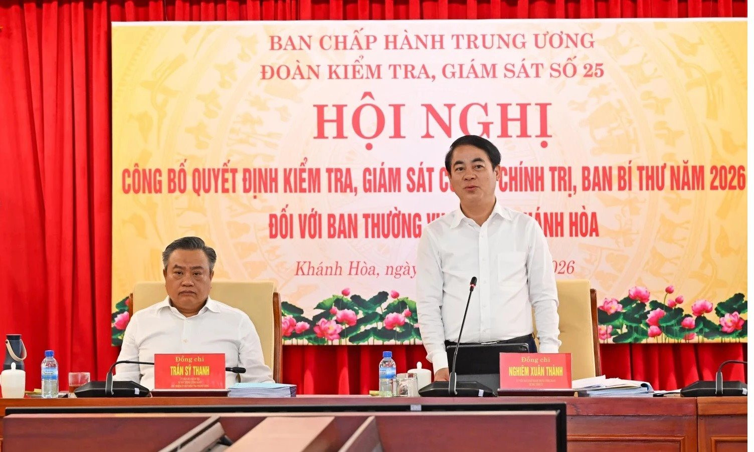 4-bi-thu-tinh-uy-nghiem-xuan-thanh-bi-thu-tinh-uy-khanh-hoa-phat-bieu-tai-buoi-cong-bo-quyet-dinh-cua-bo-chinh-tri.jpg