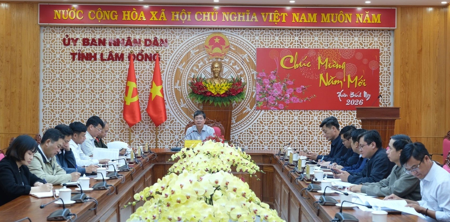 1-quang-canh-buoi-lam-viec(1).jpg