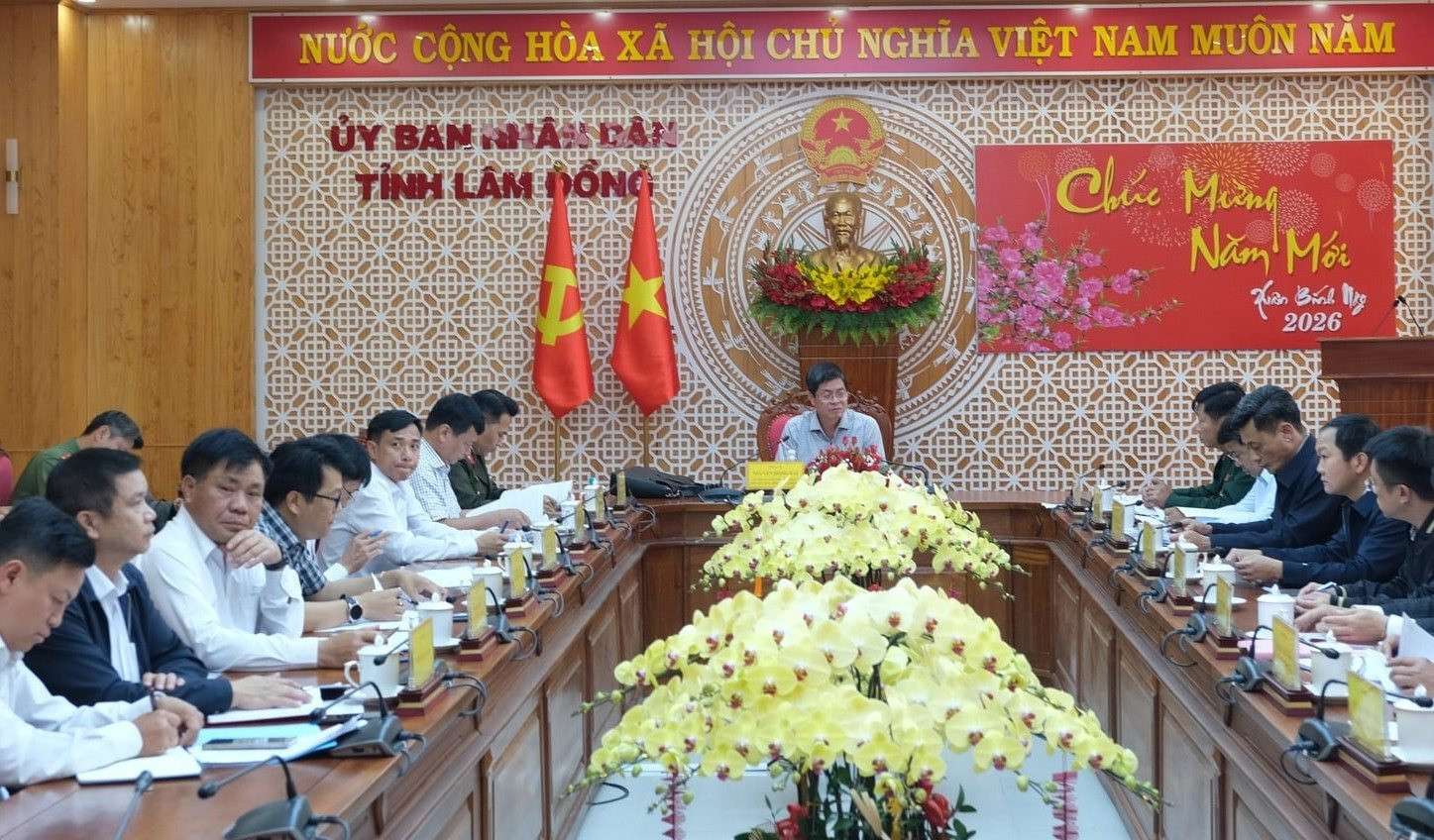 1-quang-canh-buoi-lam-viec.jpg