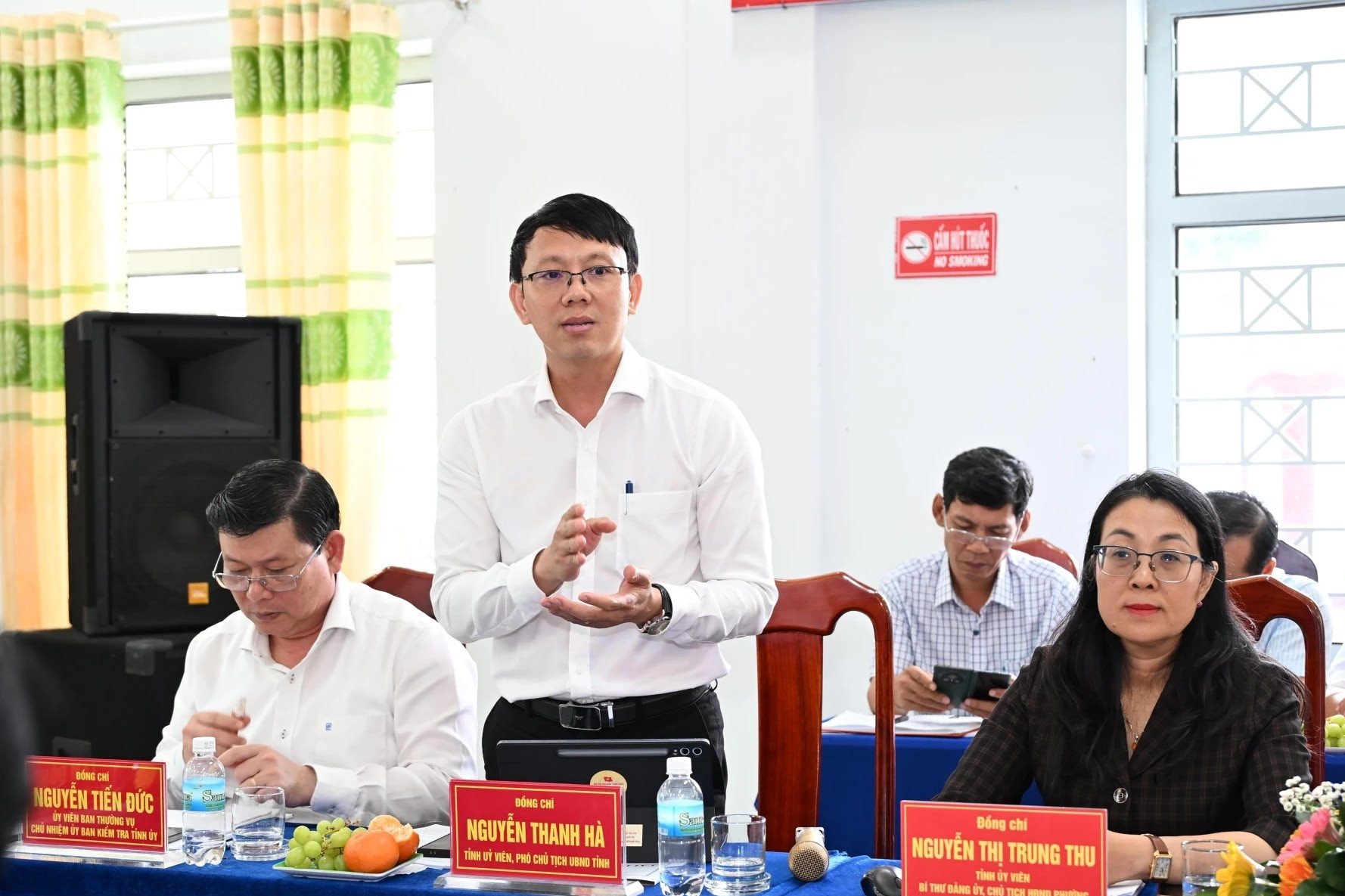 3-pho-chu-tich-ubnd-tinh-khanh-hoa-nguyen-thanh-ha-phat-bieu-tai-buoi-lam-viec.jpg