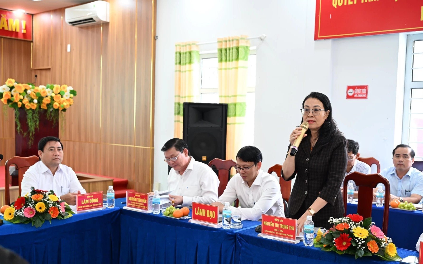 4-bi-thu-dang-uy-chu-tich-hdnd-phuong-bac-nha-trang-nguyen-thi-trung-thu-bao-cao-voi-doan-kiem-tra-giam-sat-so-25.jpg