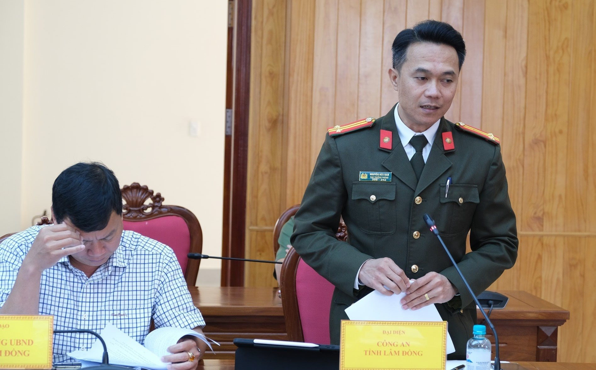 4-dai-dien-cong-an-tinh-lam-dong-neu-tinh-hinh-trien-khai-nha-o-xa-hoi-trong-nganh-cong-an.jpg