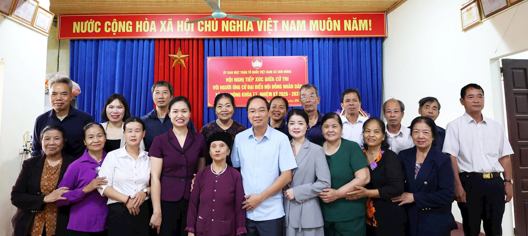 chup-anh-giao-luu-cu-tri.jpg