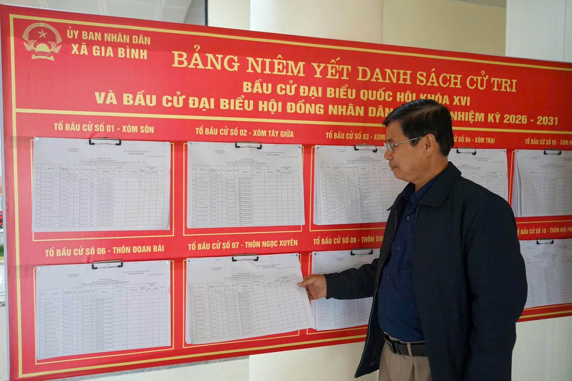 anh-2-ong-diep-ben-danh-sach-cu-tri(1).jpg