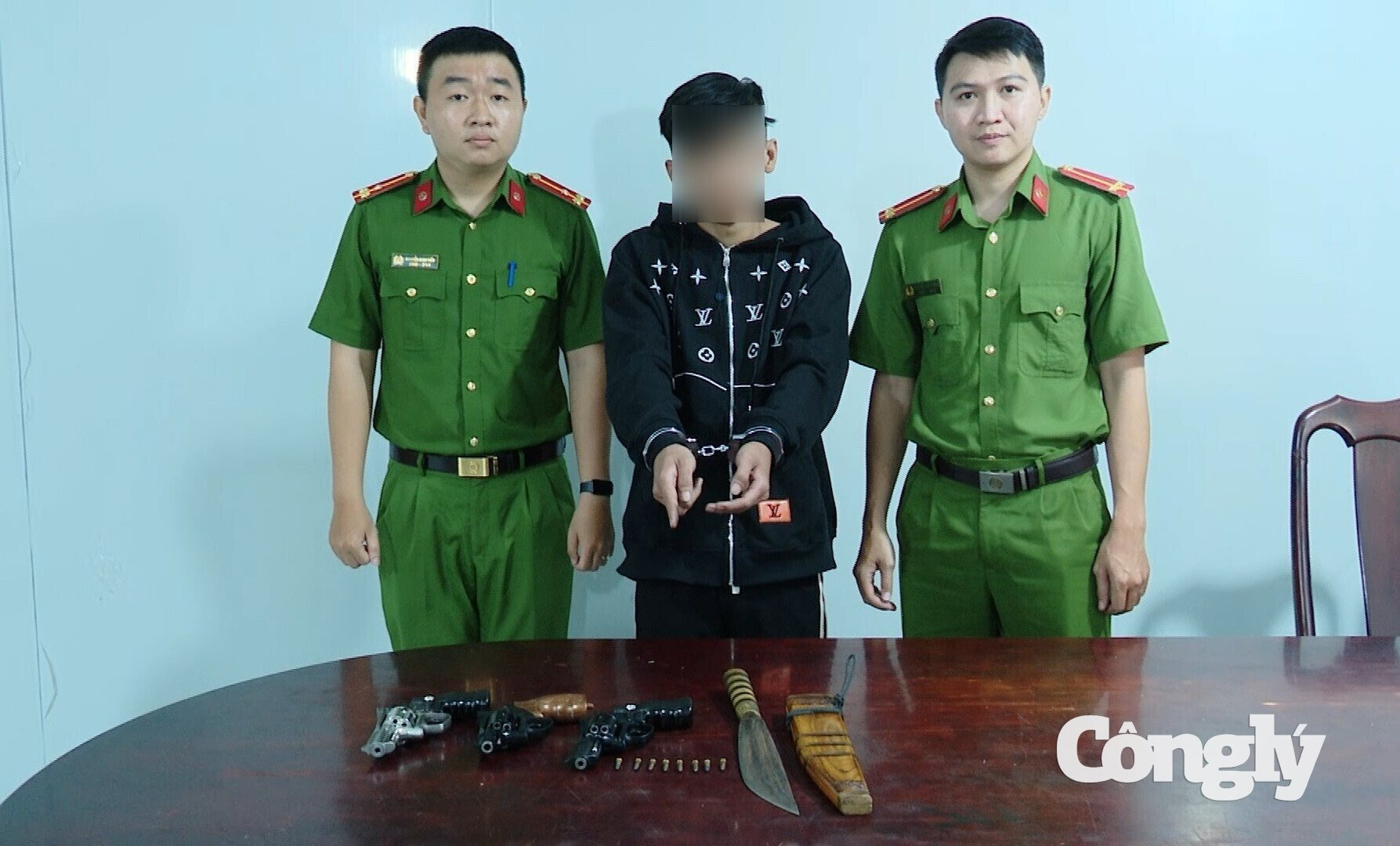 sử dụng vũ khí