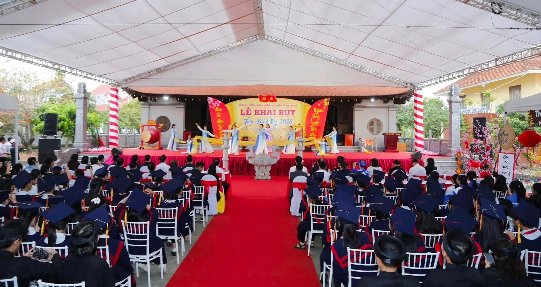 khai-but-tai-khu-tuong-niem-chu-tich-ton-duc-thang.jpg