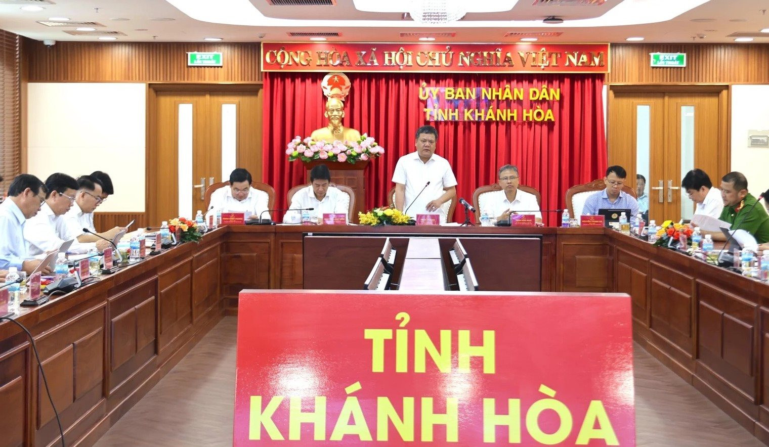 1-quang-canh-buoi-hop.jpg