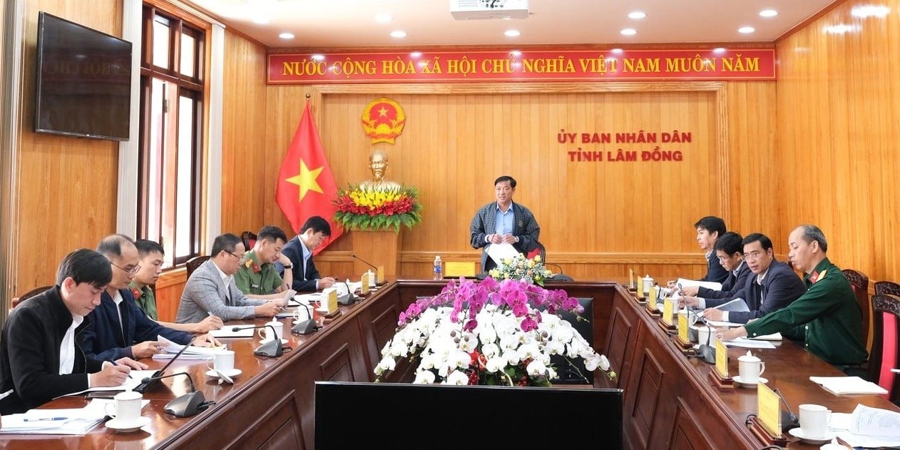 1-quang-canh-buoi-lam-viec.jpg