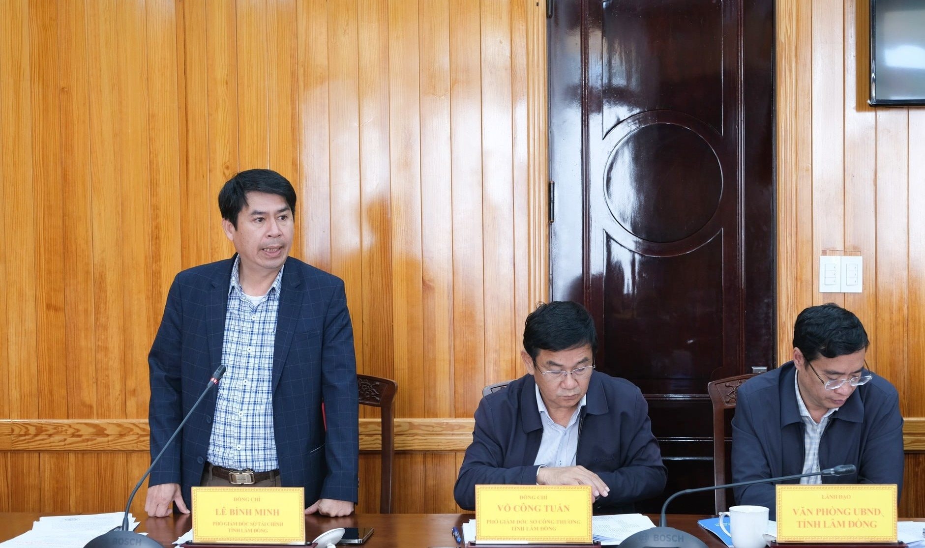 3-dai-dien-lanh-dao-so-tai-chinh-neu-tinh-hinh-thuc-hien-ra-soat-cac-du-an.jpg