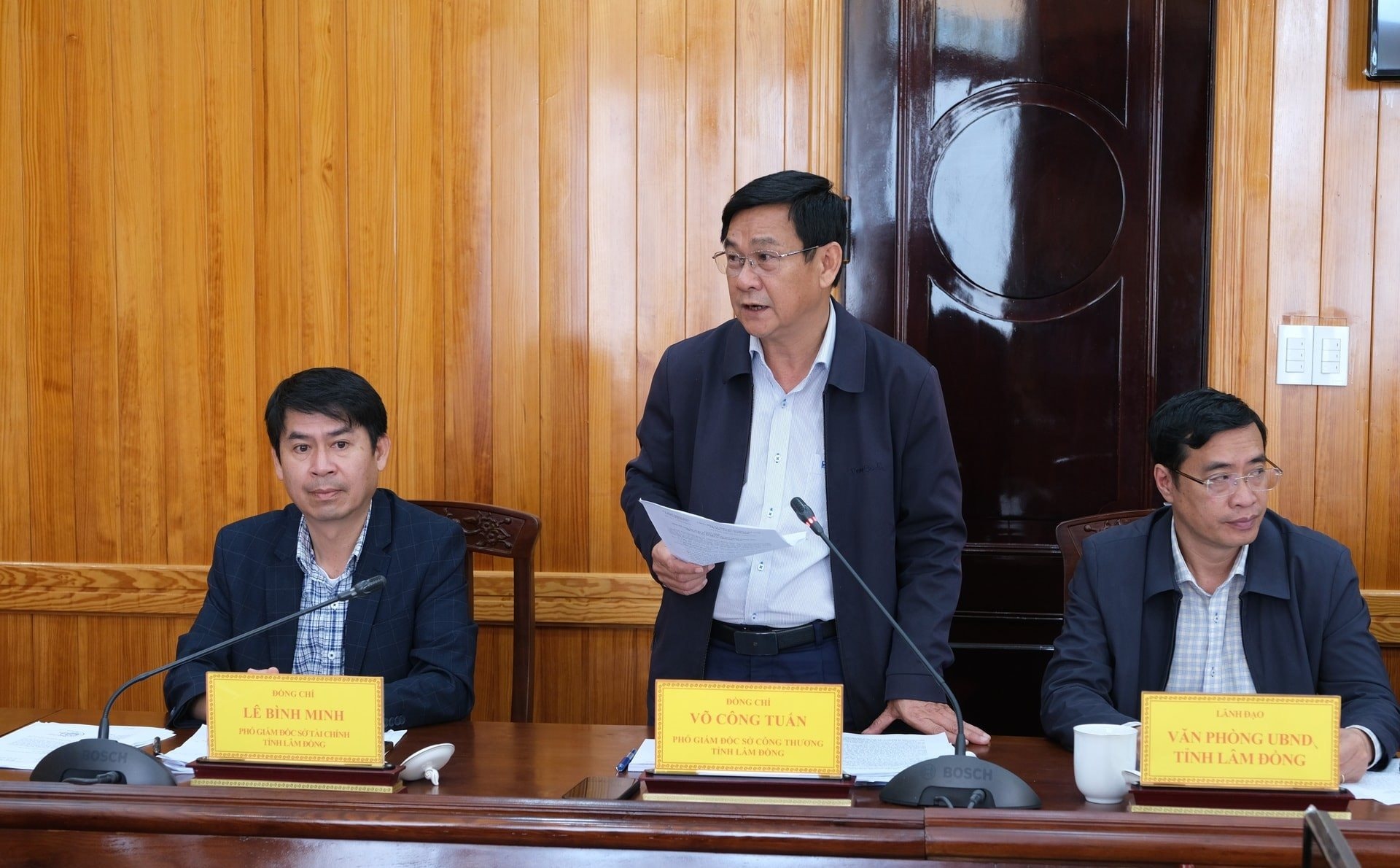 4-dai-dien-lanh-dao-so-cong-thuong-neu-tinh-hinh-cac-du-an-nang-luong.jpg