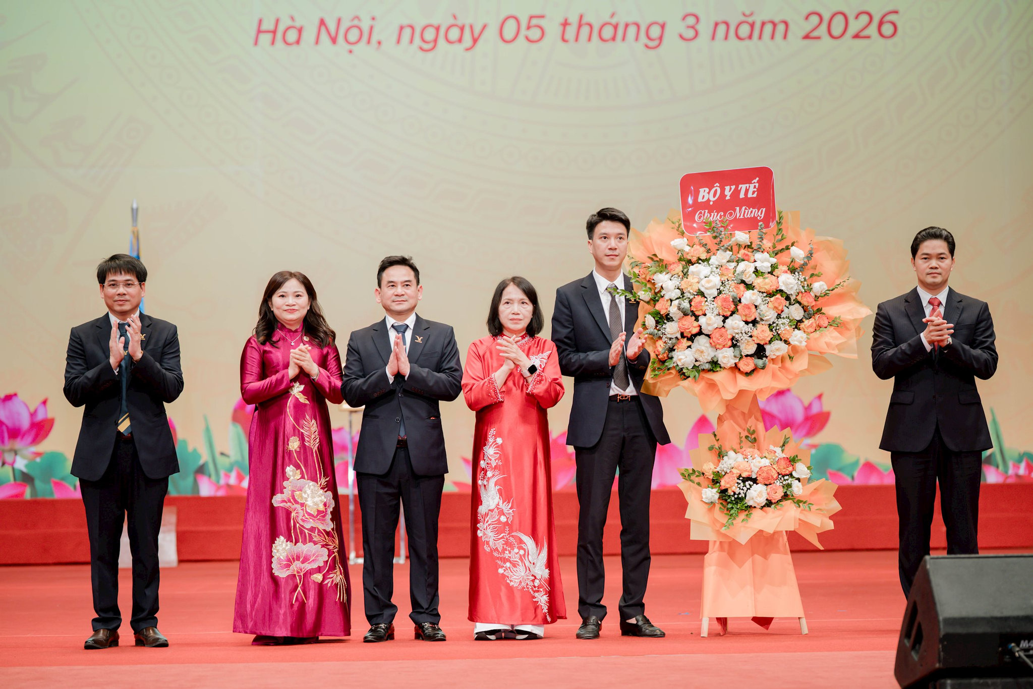 anh-chuc-mung.jpg