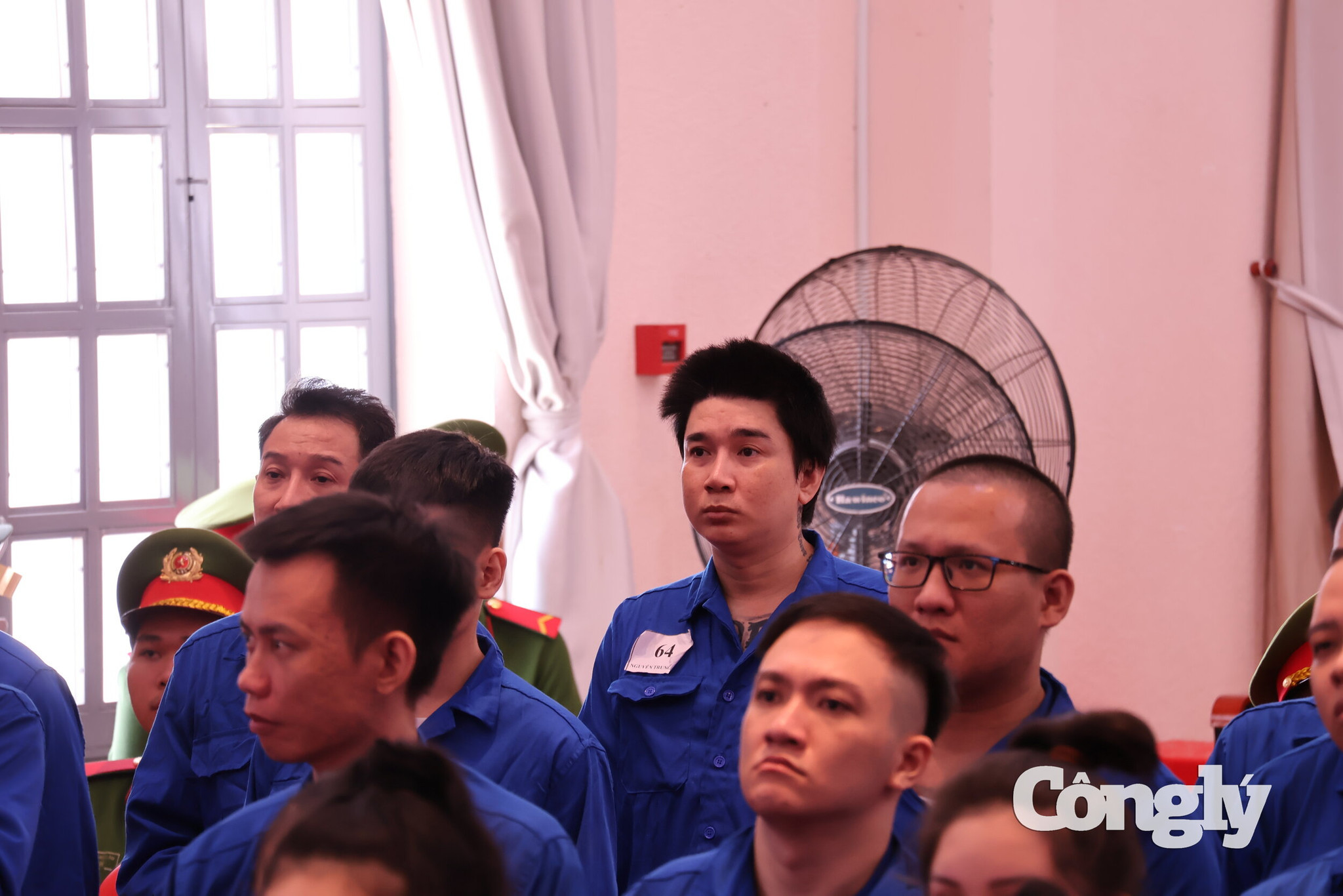 Nguyễn Trung Hiếu (ca sĩ Chi Dân) cũng bị tuyên phạt 7 năm tù về tội “Tổ chức sử dụng trái phép chất ma túy”.