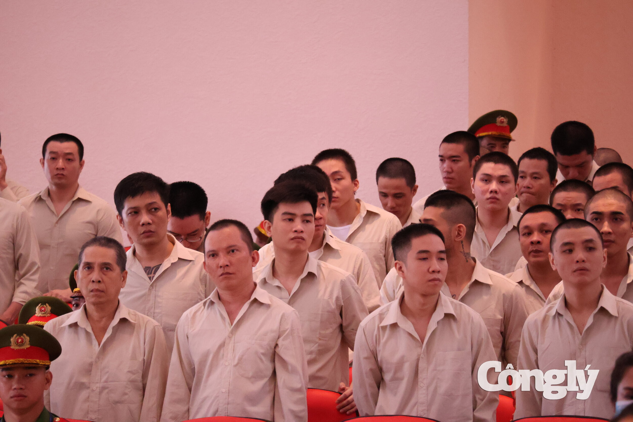 Quá trình lượng hình, HĐXX xem xét toàn diện tính chất, mức độ hành vi, vai trò của từng bị cáo cũng như các tình tiết tăng nặng, giảm nhẹ trách nhiệm hình sự.