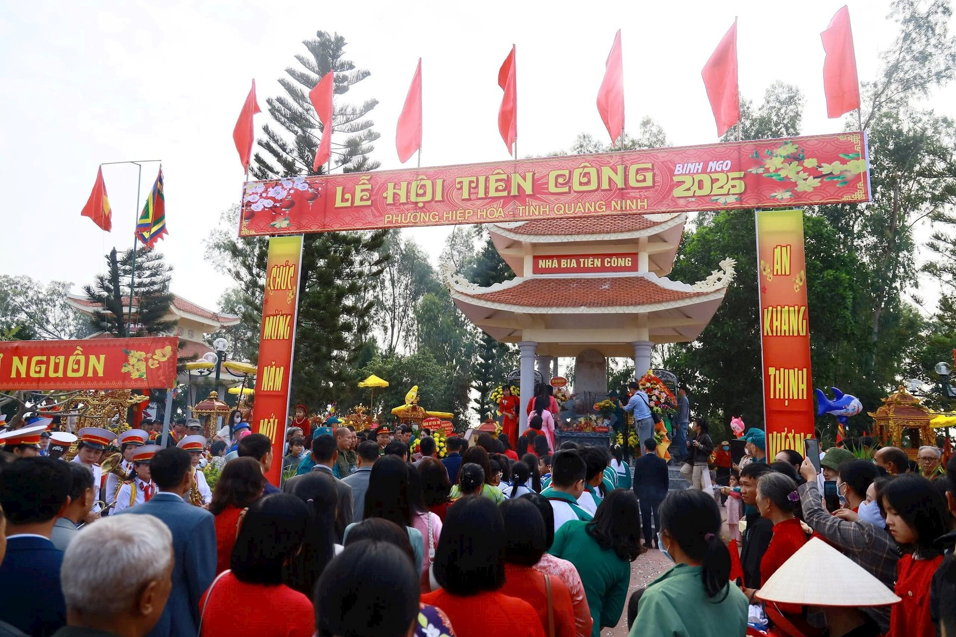 le-hoi-tien-cong.jpeg