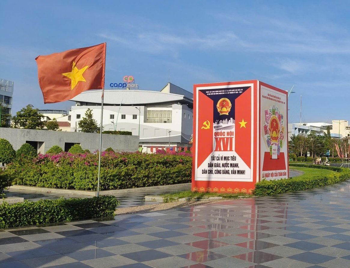 tai-tru-so-cac-co-quan-o-khu-vuc-phan-thiet-duoc-trang-tri-dep-mat-tao-khong-khi-soi-noi-5-.jpg