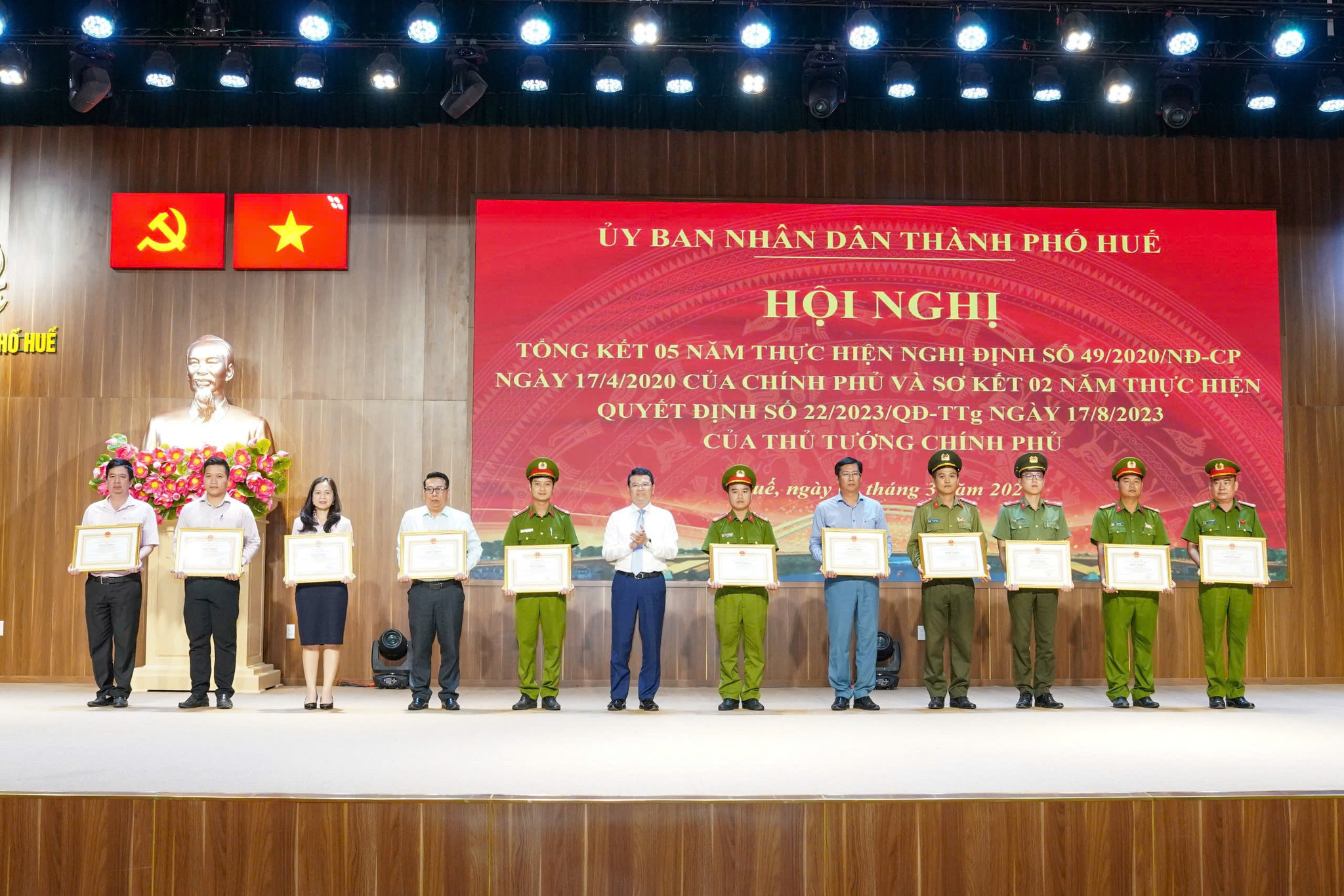 anh-3-hoi-nghi.jpg