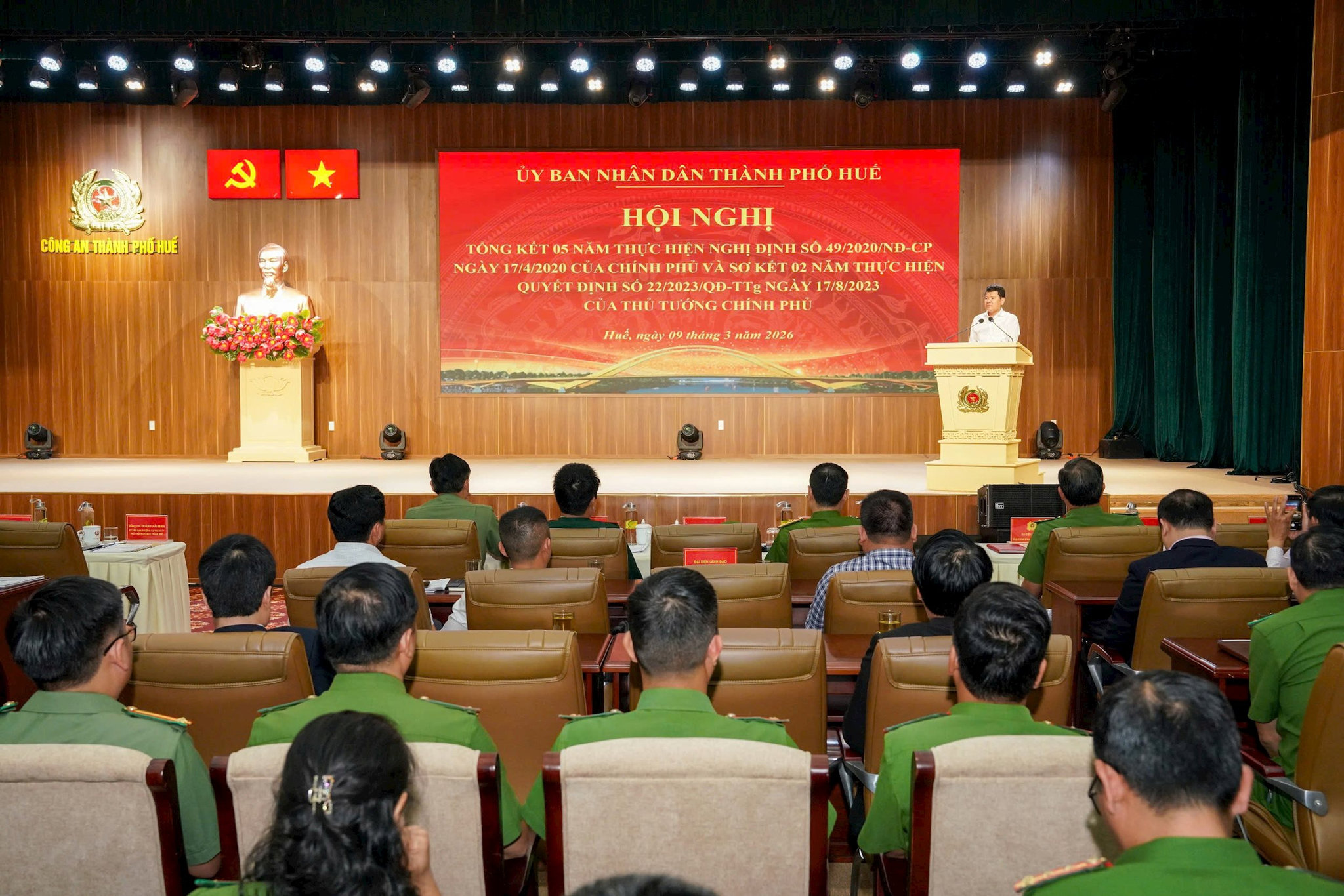anh-4-hoi-nghi.jpg