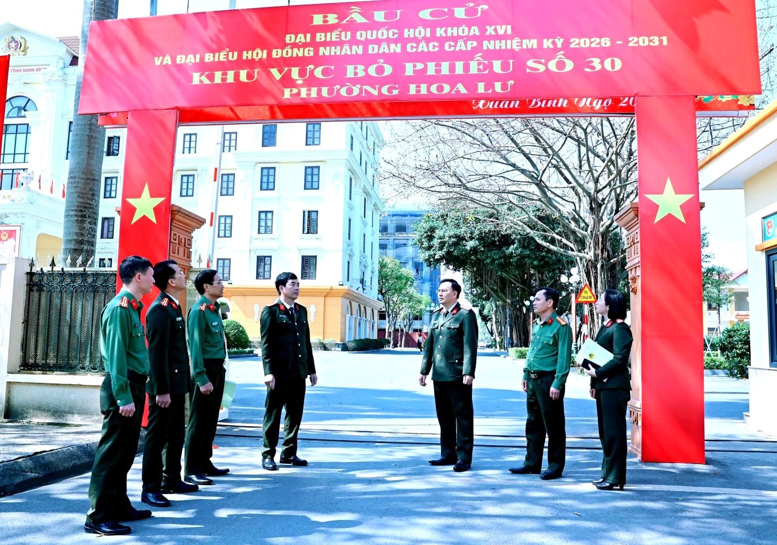 cong_an_ninh_binh.jpg