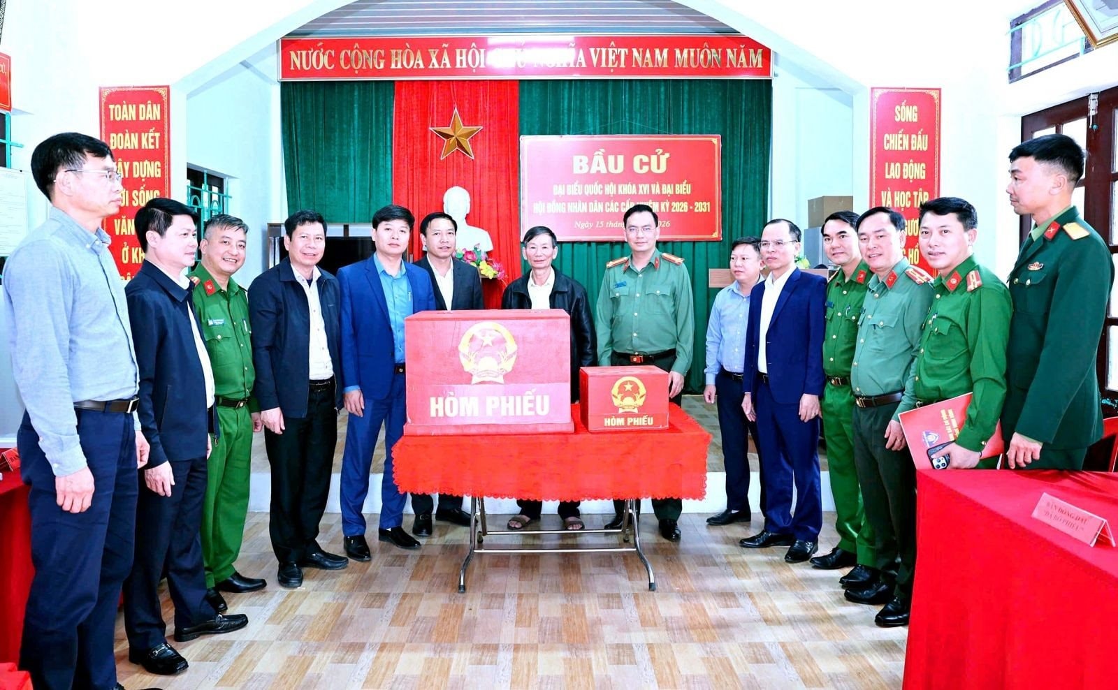 cong_an_ninh_binh1.jpg
