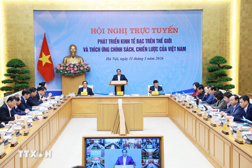 Thủ tướng Phạm Minh Chính chủ trì Hội nghị trực tuyến về kinh tế bạc trên thế giới và thích ứng chính sách, chiến lược của Việt Nam. (Ảnh: Dương Giang/TTXVN)