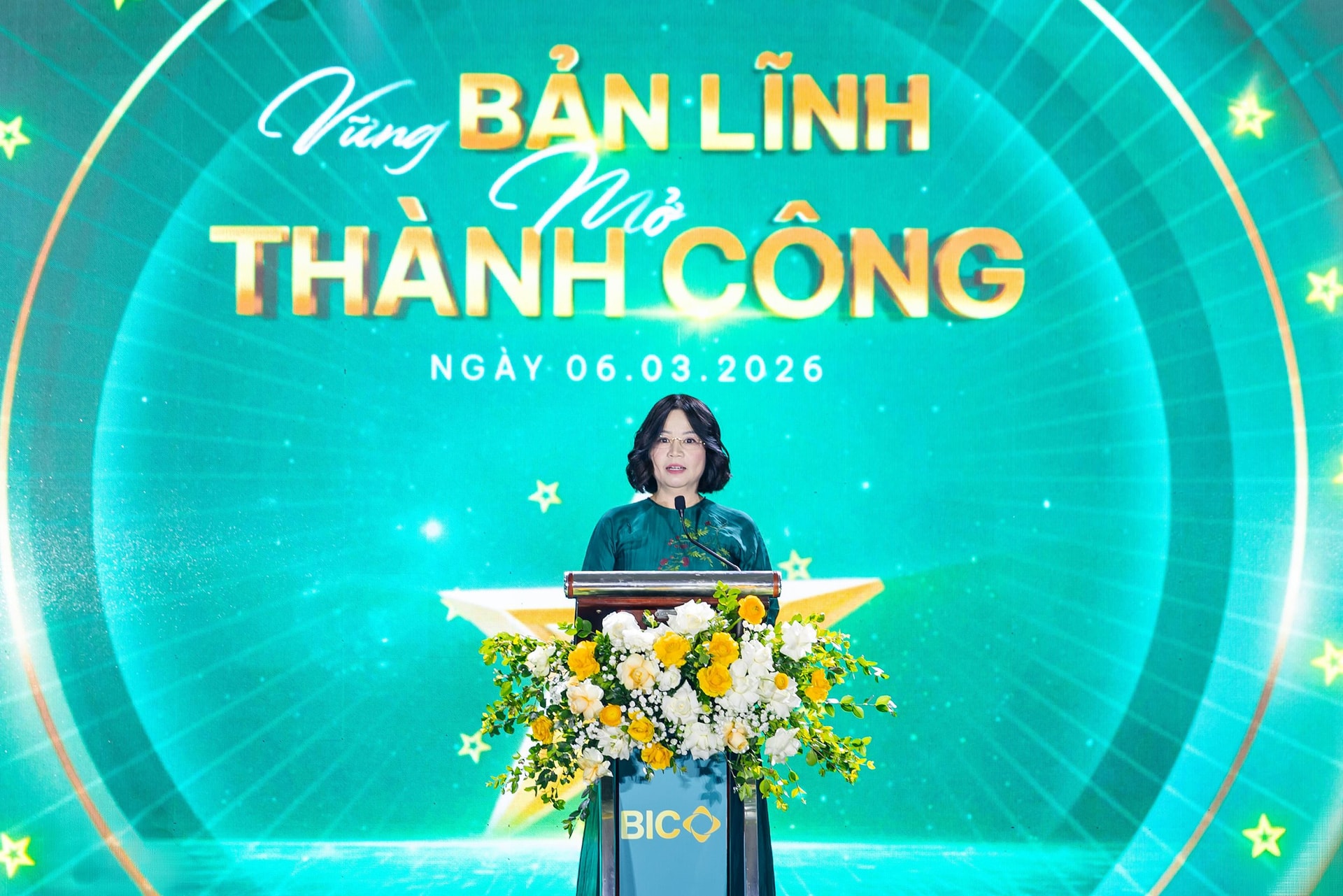 tong-giam-doc-bic-doan-thi-thu-huyen-phat-bieu-tai-hoi-nghi-tong-ket-2025-va-phat-dong-khkd-2026.jpg