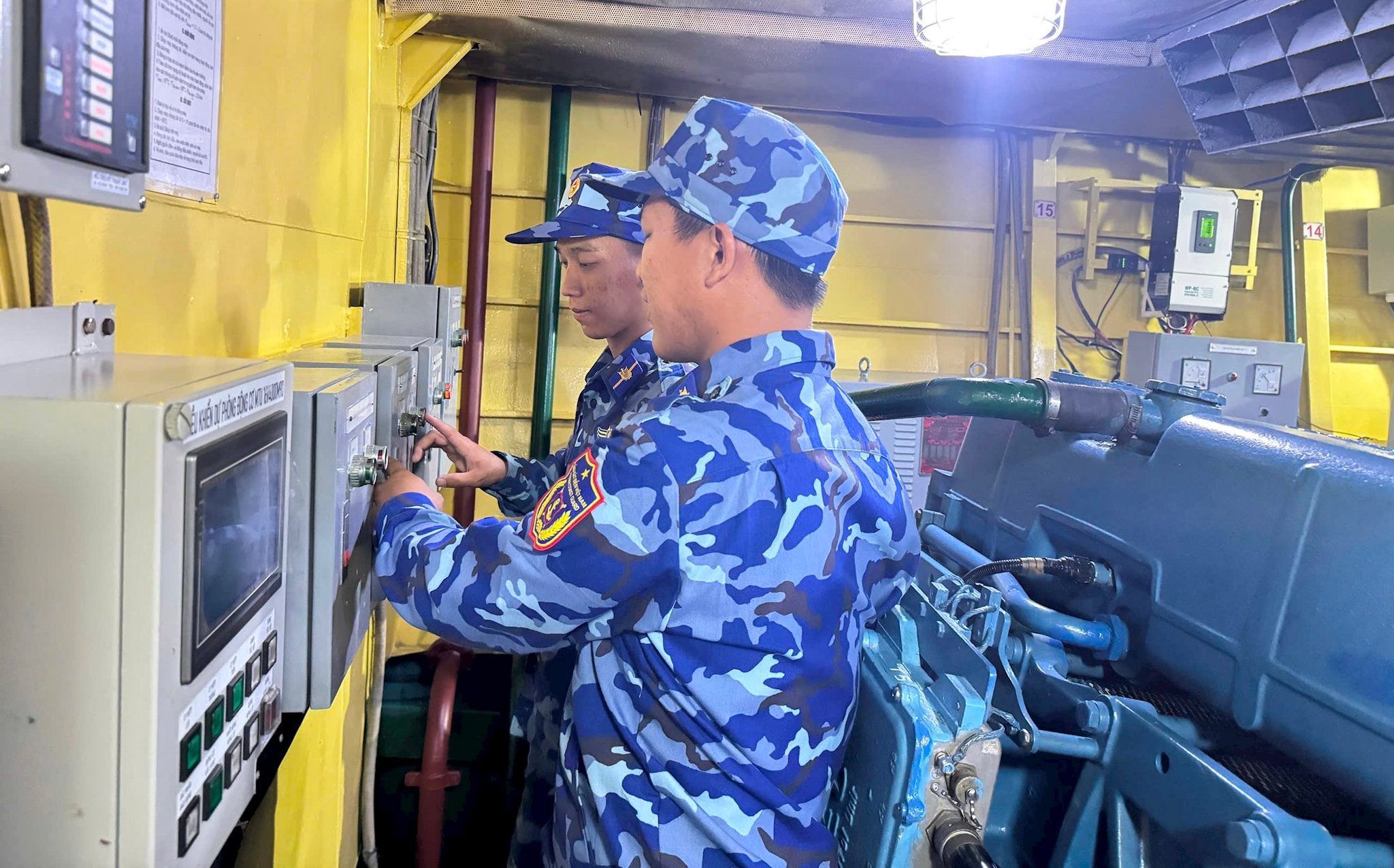 1.-huan-luyen-su-dung-trang-bi-tren-tau-csb.jpeg