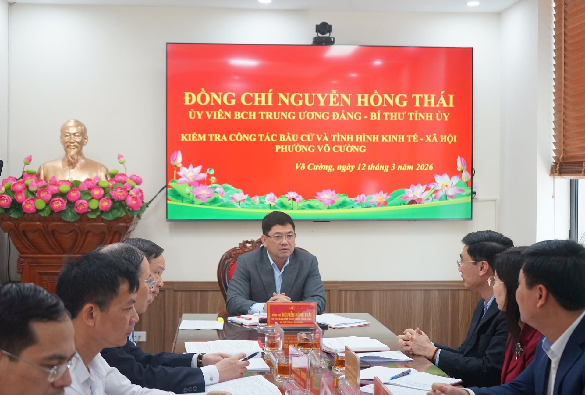 toan-canh-buoi-lam-viec-moi.jpg