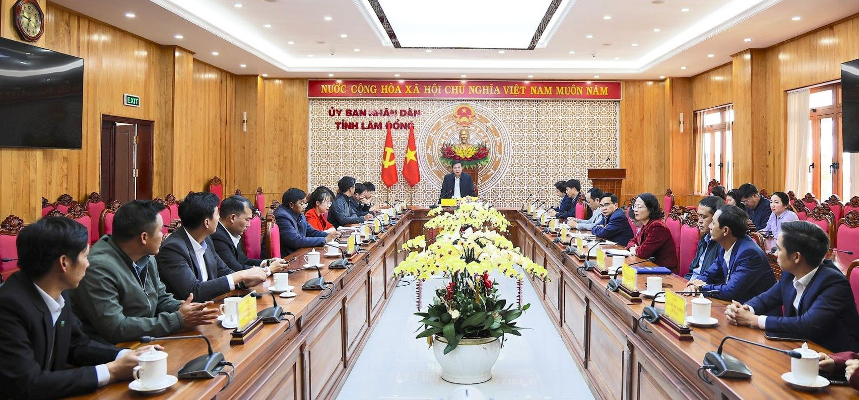 1-ong-dinh-van-tuan-pho-chu-tich-ubnd-tinh-lam-dong-chu-tri-cuoc-hop-nghe-bao-cao-tinh-hinh-phat-trien-du-lich-tren-dia-ban-tinh.jpg