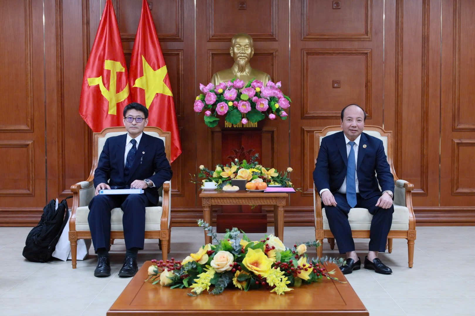 2-nguoi.jpg