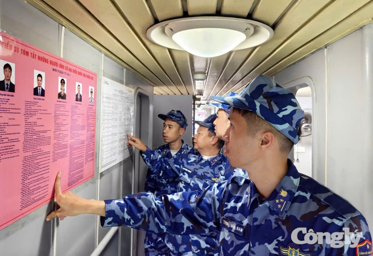 W_dang-lam-nhiem-vu-truc-tren-bien-can-bo-chien-si-tau-csb-2008-theo-doi-danh-sach-nhung-nguoi-ung-cu-dbqh-khoa-xvi-va-dai-bieu-hdnd.jpg